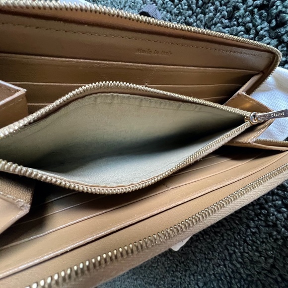 Celine | Multifunction Zip Wallet Tan and Burgundy - Picture 8 of 12